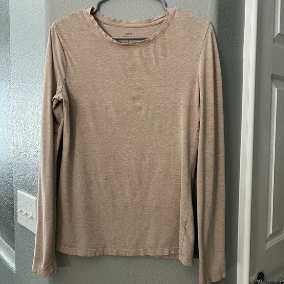 Apt 9 Essential Women's Light Neutral Crew Neck Long Sleeve Top - Size M - Picture 1 of 5